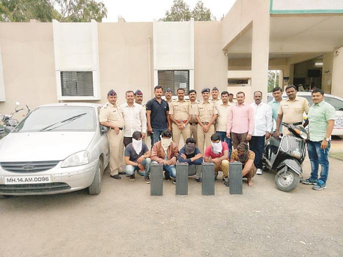 The gang got ready for the robbery: Five people were arrested | दरोड्याच्या तयारीतील टोळी पकडली :पाच जणांना अटक The gang got ready for the robbery: Five people were arrested | दरोड्याच्या तयारीतील टोळी पकडली :पाच जणांना अटक