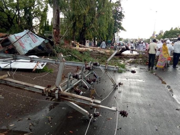 Rainfall with storm winds in Pathri, Manavat, Jitantur in Parbhani district | परभणी जिल्ह्यात पाथरी, मानवत, जिंतूरमध्ये वादळी वाऱ्यासह पाऊस Rainfall with storm winds in Pathri, Manavat, Jitantur in Parbhani district | परभणी जिल्ह्यात पाथरी, मानवत, जिंतूरमध्ये वादळी वाऱ्यासह पाऊस