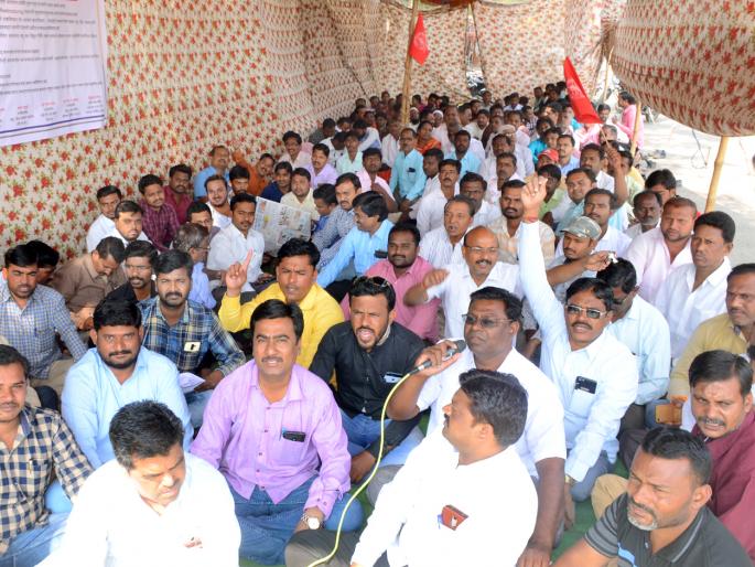 Parbhani: Property of MSEDCL employees | परभणी : महावितरण कर्मचाऱ्यांचा संप Parbhani: Property of MSEDCL employees | परभणी : महावितरण कर्मचाऱ्यांचा संप