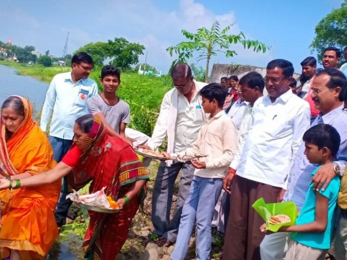 Water Supply in Hartale Lake in Muktinagar taluka | मुक्ताईनगर तालुक्यातील हरताळे तलावात जलपूजन