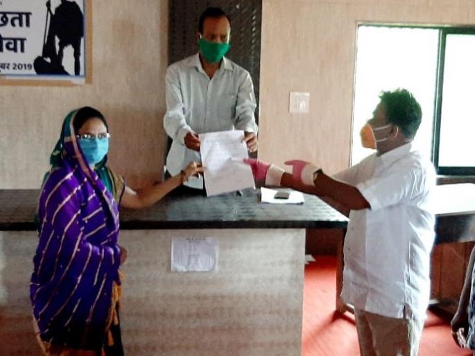 Naushad Tadvi has filed his candidature for the post of Mayor | यावल नगराध्यक्षपदासाठी नौशाद तडवी यांचा उमेदवारी अर्ज दाखल Naushad Tadvi has filed his candidature for the post of Mayor | यावल नगराध्यक्षपदासाठी नौशाद तडवी यांचा उमेदवारी अर्ज दाखल