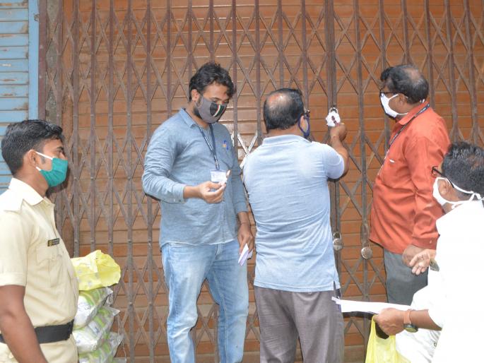 Seal three shops in Bhusawal | भुसावळात तीन दुकाने सील Seal three shops in Bhusawal | भुसावळात तीन दुकाने सील