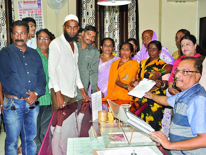 Political leaders and organizers attacked the Sangli municipal corporation's protest | सांगलीत महापालिकेच्या कारवाईच्या निषेधार्थ राजकीय नेते, संघटना आक्रमक Political leaders and organizers attacked the Sangli municipal corporation's protest | सांगलीत महापालिकेच्या कारवाईच्या निषेधार्थ राजकीय नेते, संघटना आक्रमक