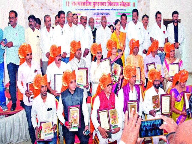 Award Distribution by Resolve Multipurpose Organization | संकल्प बहुद्देशीय संस्थेतर्फे पुरस्कार वितरण Award Distribution by Resolve Multipurpose Organization | संकल्प बहुद्देशीय संस्थेतर्फे पुरस्कार वितरण