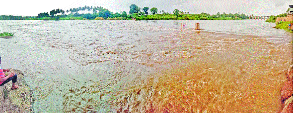 The water level of 'Krishna' has increased rapidly | ‘कृष्णे’च्या पाणी पातळीत वेगाने वाढ The water level of 'Krishna' has increased rapidly | ‘कृष्णे’च्या पाणी पातळीत वेगाने वाढ