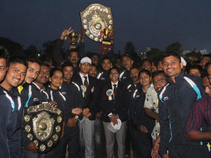 Satara Police bet on five districts, personal 7 medals | सातारा पोलिसांची पाच जिल्ह्यांत बाजी, वैयक्तिक ७६ पदके Satara Police bet on five districts, personal 7 medals | सातारा पोलिसांची पाच जिल्ह्यांत बाजी, वैयक्तिक ७६ पदके