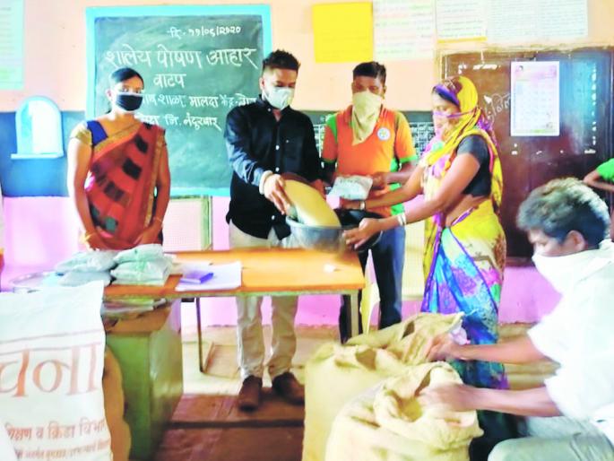 Hey listen No address for biscuits | अहो ऐकलं का; बिस्किटाचा नाही पत्ता अन् शाळेच्या खाऊत डाळी मिळताहेत पोतेभर Hey listen No address for biscuits | अहो ऐकलं का; बिस्किटाचा नाही पत्ता अन् शाळेच्या खाऊत डाळी मिळताहेत पोतेभर