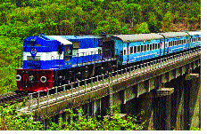 Will the Konkan residents really be the railways? | रेल्वे खऱ्या अर्थाने कोकणवासीयांची होईल का? Will the Konkan residents really be the railways? | रेल्वे खऱ्या अर्थाने कोकणवासीयांची होईल का?