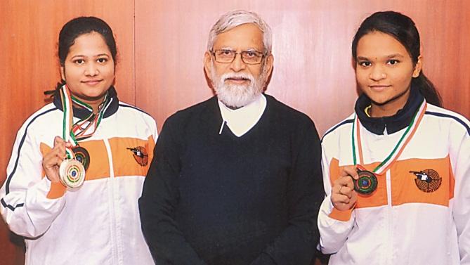 Harshadala three medals in the national shootout, Karla Sanghaik Bronze | राष्ट्रीय नेमबाजीत हर्षदाला तीन मेडल, कृपाला सांघिक कास्य Harshadala three medals in the national shootout, Karla Sanghaik Bronze | राष्ट्रीय नेमबाजीत हर्षदाला तीन मेडल, कृपाला सांघिक कास्य