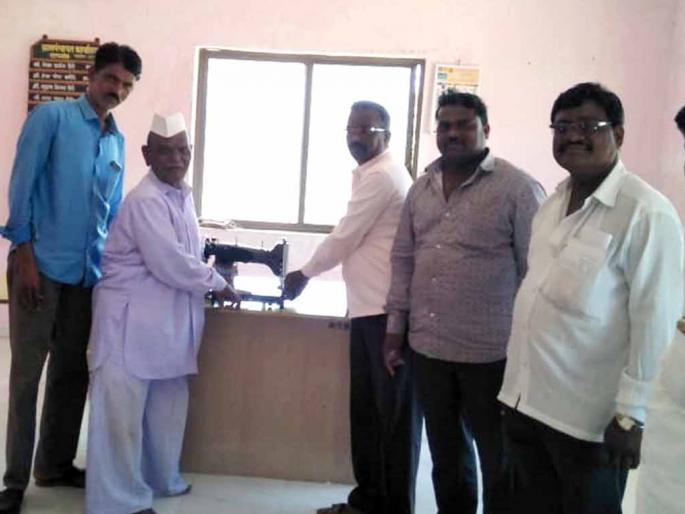 Divation fund allocation from Thangaon Gram Panchayat | ठाणगाव ग्रामपंचायतीकडून दिव्यांग निधीचे वाटप Divation fund allocation from Thangaon Gram Panchayat | ठाणगाव ग्रामपंचायतीकडून दिव्यांग निधीचे वाटप