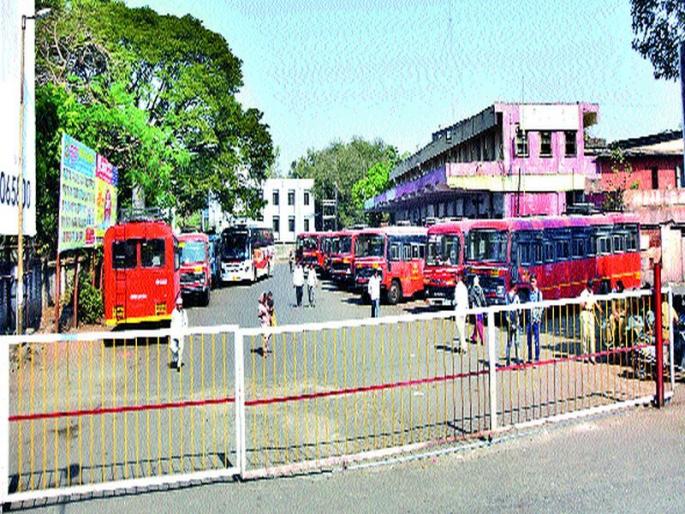 Insurance benefits to travelers but buses to unsafe buses insurance cover | प्रवाशांना विम्याचा लाभ मात्र बसेस असुरक्षितबसेसला नाही विमा संरक्षण