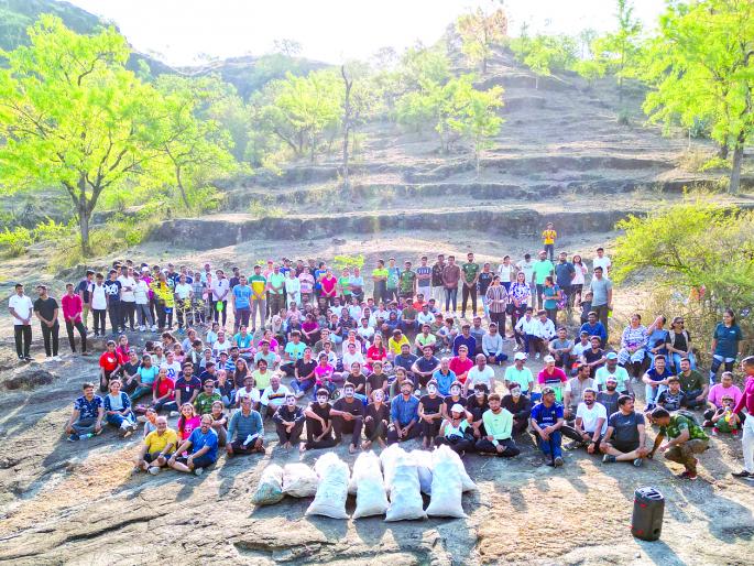 250 trekkers cleaned Anandari, collected 120 sacks of plastic waste | २५० ट्रेकर्सने केली आनंददरीची स्वच्छता, १२० गोण्या प्लास्टिकचा कचरा केला गोळा 250 trekkers cleaned Anandari, collected 120 sacks of plastic waste | २५० ट्रेकर्सने केली आनंददरीची स्वच्छता, १२० गोण्या प्लास्टिकचा कचरा केला गोळा