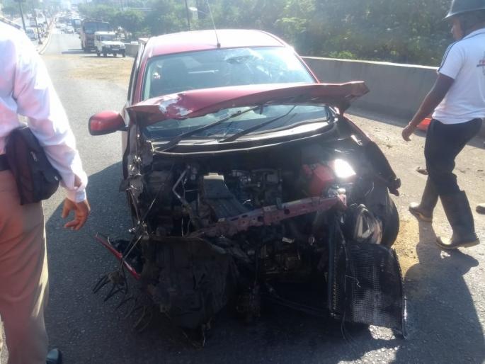 Accident in Thane: car driver injured | नियंत्रण सुटल्याने ठाण्यात कारला अपघात : चालक जखमी Accident in Thane: car driver injured | नियंत्रण सुटल्याने ठाण्यात कारला अपघात : चालक जखमी