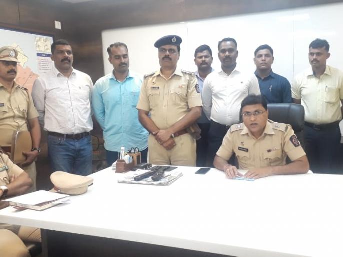 The accused, who was driving the vehicles, went to the complainant | तक्रारदारच निघाला वाहने जाळणारा आरोपी The accused, who was driving the vehicles, went to the complainant | तक्रारदारच निघाला वाहने जाळणारा आरोपी