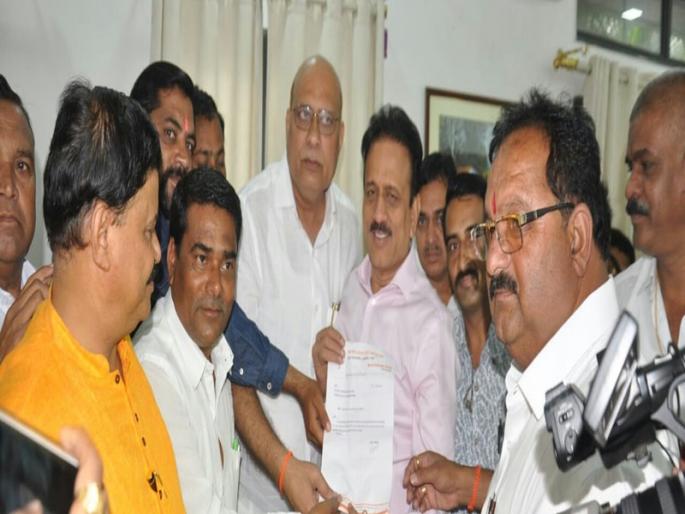 Guardian's assurance to keep Palkhed left canal for 15 days | पालखेड डाव्या कालव्याचे आवर्तन १५ दिवस कायम ठेवण्याचे पालकमंत्र्यांचे आश्वासन