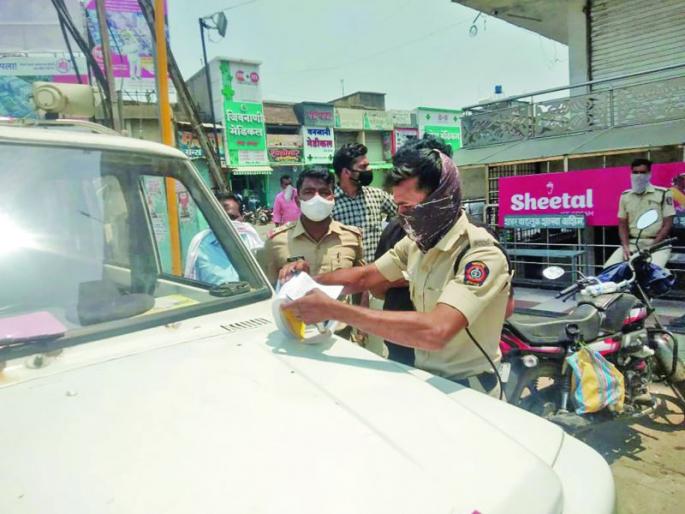 Punitive action against 400 drivers in five days in Washim city! | वाशिम शहरात पाच दिवसांत ४०० वाहनचालकांवर दंडात्मक कारवाई ! Punitive action against 400 drivers in five days in Washim city! | वाशिम शहरात पाच दिवसांत ४०० वाहनचालकांवर दंडात्मक कारवाई !