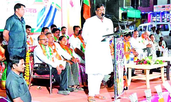 Lok Sabha Election 2019; Congress manifesto 'Made in Pakistan' | Lok Sabha Election 2019; काँग्रेसचा जाहीरनामा ‘मेड इन पाकिस्तान’ Lok Sabha Election 2019; Congress manifesto 'Made in Pakistan' | Lok Sabha Election 2019; काँग्रेसचा जाहीरनामा ‘मेड इन पाकिस्तान’