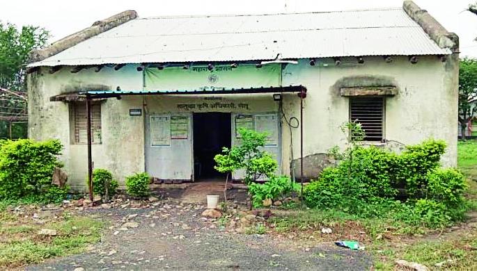 In the throes of development; Agricultural office building neglected | विकासाचा झंझावात; कृषी कार्यालयाची इमारत दुर्लक्षित In the throes of development; Agricultural office building neglected | विकासाचा झंझावात; कृषी कार्यालयाची इमारत दुर्लक्षित