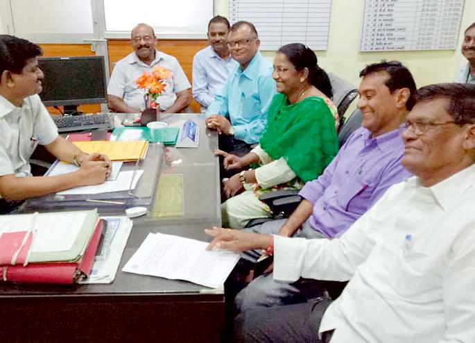 Skip clerks from NRHM and RKS | एनआरएचएम आणि आरकेएसमधून लिपिकांना वगळा Skip clerks from NRHM and RKS | एनआरएचएम आणि आरकेएसमधून लिपिकांना वगळा