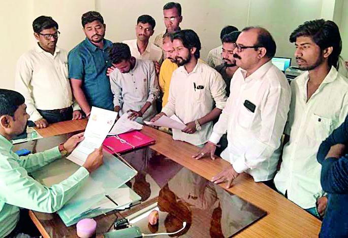  Give government aid to the victim | पीडितेला शासकीय मदत द्या