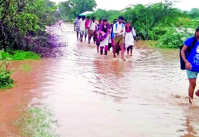 Wakoli's arbitrarily jumped the road | वेकोलिच्या मनमानीने उकणी रस्ता ठप्प Wakoli's arbitrarily jumped the road | वेकोलिच्या मनमानीने उकणी रस्ता ठप्प