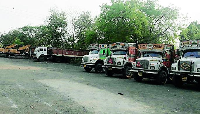 Soldiers of SDO at Belora Ghat on night | बेलोरा घाटावर रात्री एसडीओंची धाड Soldiers of SDO at Belora Ghat on night | बेलोरा घाटावर रात्री एसडीओंची धाड