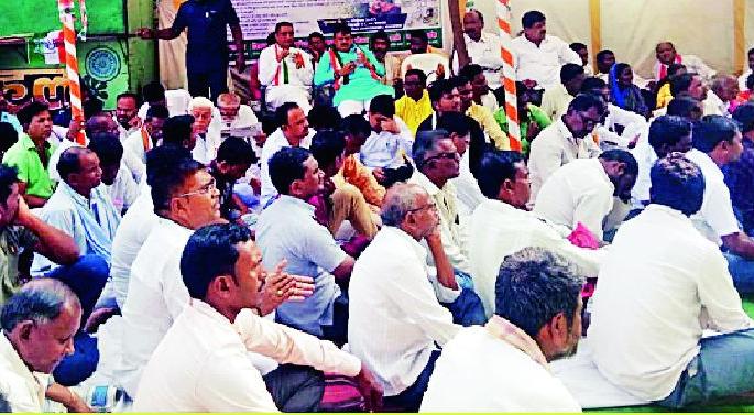 Dharna movement of Congress in White House | पांढरकवडात काँग्रेसचे धरणे आंदोलन Dharna movement of Congress in White House | पांढरकवडात काँग्रेसचे धरणे आंदोलन