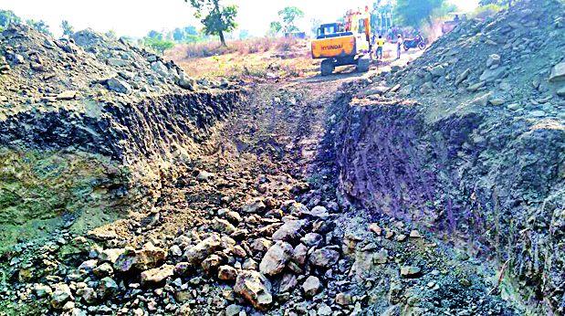 Use of JCB for well digging | विहीर खोदकामासाठी जेसीबीचा वापर Use of JCB for well digging | विहीर खोदकामासाठी जेसीबीचा वापर