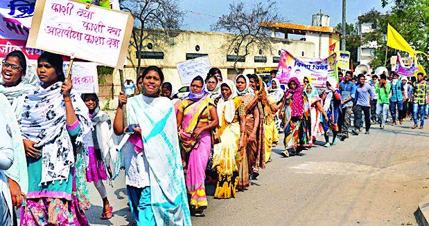 Tricolor Chowk to the Goddess | आंदोलनांनी दणाणला तिरंगा चौक Tricolor Chowk to the Goddess | आंदोलनांनी दणाणला तिरंगा चौक