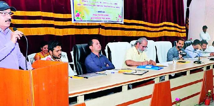 People's participation is essential for water conservation | जलसंवर्धनासाठी लोकसहभाग आवश्यक