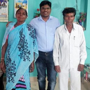 The son of a farm laborer became the Deputy Chief Executive Officer | जरा हटके! शेतमजुराचा मुलगा बनला उपमुख्य कार्यकारी अधिकारी The son of a farm laborer became the Deputy Chief Executive Officer | जरा हटके! शेतमजुराचा मुलगा बनला उपमुख्य कार्यकारी अधिकारी