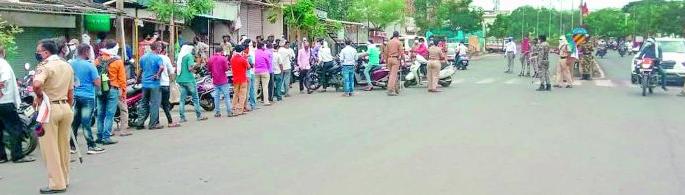 On-the-spot corona test capturing 354 people | 354 जणांना पकडून ऑन द स्पाॅट कोरोना चाचणी On-the-spot corona test capturing 354 people | 354 जणांना पकडून ऑन द स्पाॅट कोरोना चाचणी