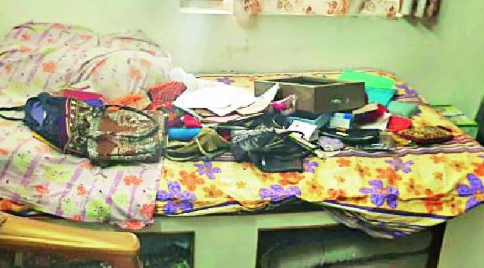 Thieves smoke in Vidarbha Housing Society | विदर्भ हाऊसिंग सोसायटीत चोरट्यांचा धुमाकूळ