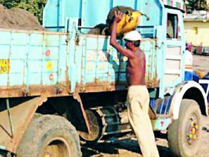 The ban on 299 Ghati dams was lifted | २९ रेती घाटांवरील बंदी अखेर उठविली The ban on 299 Ghati dams was lifted | २९ रेती घाटांवरील बंदी अखेर उठविली