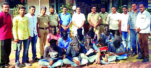 Ten accused arrested from Gujarat | दहा आरोपींना गुजरातमधून अटक