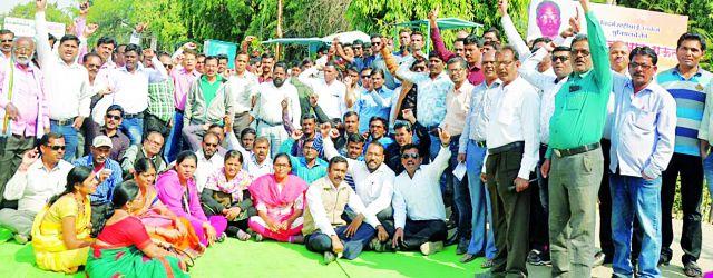 The electricity staff on 72 hour strike | वीज कर्मचारी ७२ तासांच्या संपावर