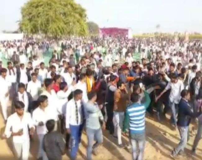 Agitation for reservation of Gujjars in Rajasthan; Mumbai-Delhi railway service is closed | राजस्थानमध्ये गुर्जरांचे आरक्षणासाठी आंदोलन; मुंबई-दिल्ली रेल्वेसेवा पाडली बंद 