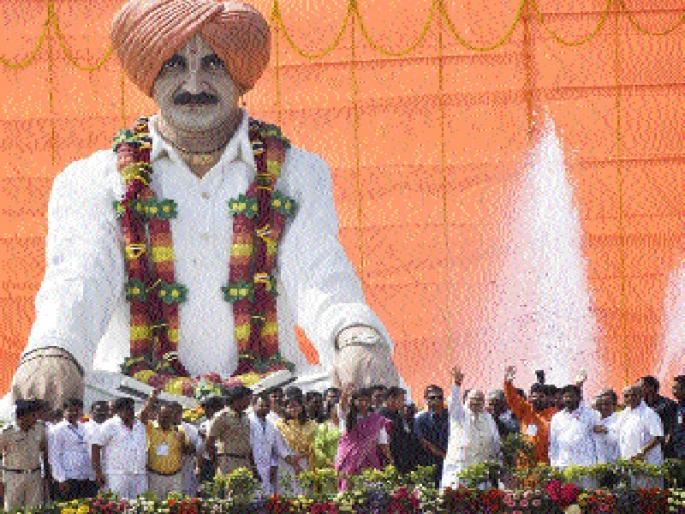 Will solve the misery in the hands of the laborers | शेतमजुरांच्या हातातील कोयता सोडवणार Will solve the misery in the hands of the laborers | शेतमजुरांच्या हातातील कोयता सोडवणार