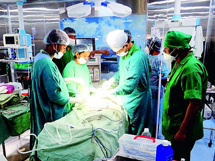 The first successful surgery for cervical cancer at the district hospital | गर्भाशय मुखाच्या कर्करोगाची जिल्हा रुग्णालयात प्रथमच यशस्वी शस्त्रक्रिया The first successful surgery for cervical cancer at the district hospital | गर्भाशय मुखाच्या कर्करोगाची जिल्हा रुग्णालयात प्रथमच यशस्वी शस्त्रक्रिया