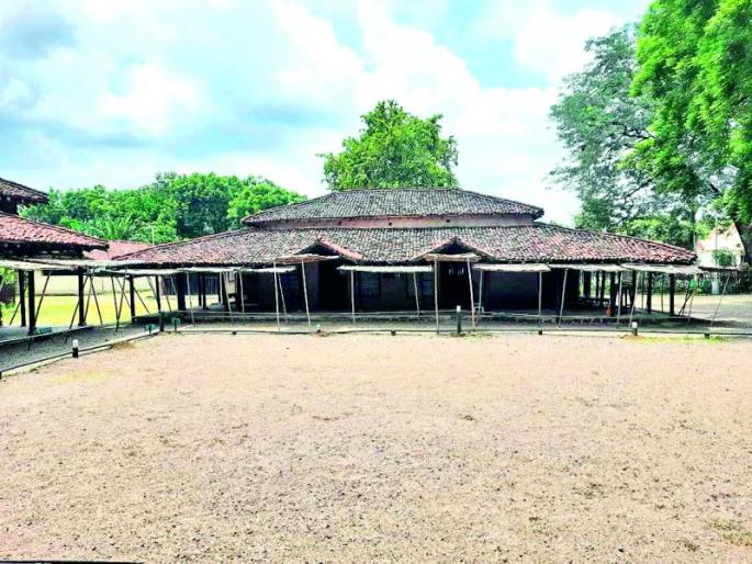 Witness Adi Niwas 'Leave' at Gandhi Ashram | गांधी आश्रमातील आदी निवास ‘चले जाव’चा साक्षीदार Witness Adi Niwas 'Leave' at Gandhi Ashram | गांधी आश्रमातील आदी निवास ‘चले जाव’चा साक्षीदार