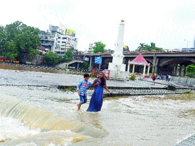 Rainfall in the district is reversed | जिल्ह्यात पावसाचा जोर ओसरला Rainfall in the district is reversed | जिल्ह्यात पावसाचा जोर ओसरला