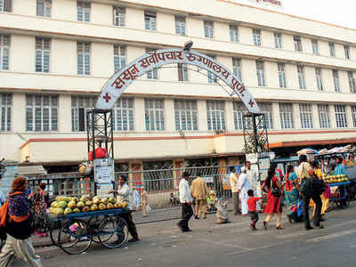 Corona virus : Death number of sasoon hospital are going on 500 | Corona virus : ससूनमधील कोरोनाबाधित मृतांचा आकडा पाचशे पार; बरे झालेल्या रुग्णांची संख्या पण दुप्पट Corona virus : Death number of sasoon hospital are going on 500 | Corona virus : ससूनमधील कोरोनाबाधित मृतांचा आकडा पाचशे पार; बरे झालेल्या रुग्णांची संख्या पण दुप्पट