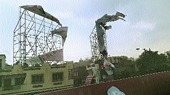 Hurricane strike in Aurangabad city | औरंगाबाद शहराला वादळी वाऱ्याचा जोरदार तडाखा Hurricane strike in Aurangabad city | औरंगाबाद शहराला वादळी वाऱ्याचा जोरदार तडाखा