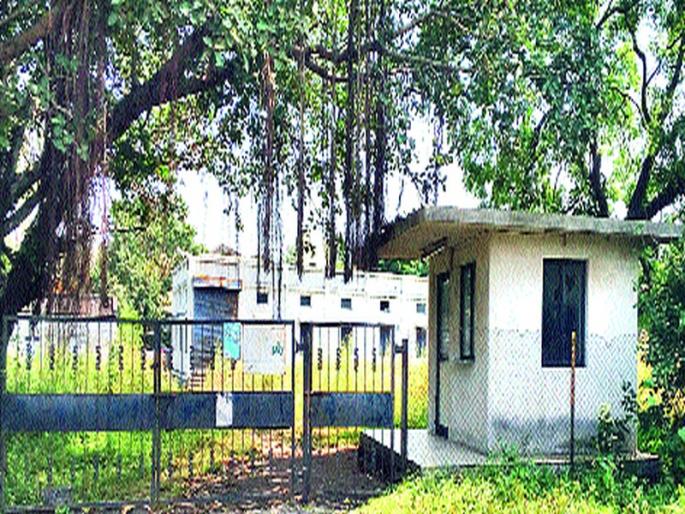 Plots of closed factories are owned by the rich | बंद कारखान्यांचे भूखंड धनदांडग्यांच्या ताब्यात Plots of closed factories are owned by the rich | बंद कारखान्यांचे भूखंड धनदांडग्यांच्या ताब्यात