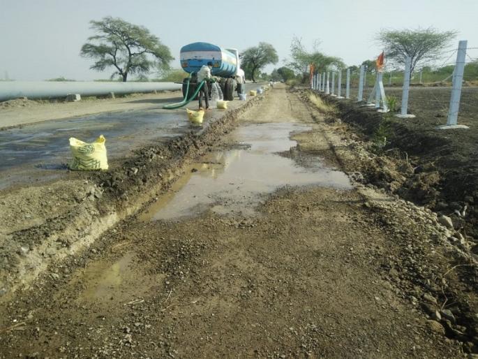 Start of widening the road to Waluj-Brahmagwan | वाळूज-ब्रह्मगव्हाण रस्ता रुंदीकरणास प्रारंभ Start of widening the road to Waluj-Brahmagwan | वाळूज-ब्रह्मगव्हाण रस्ता रुंदीकरणास प्रारंभ