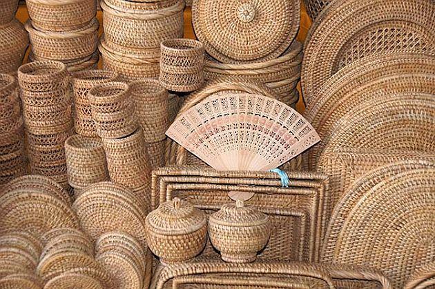 Gadchiroli handicraft will be placed now in abroad; Singapore's Initiative | गडचिरोलीची हस्तकला जाणार विदेशात; सिंगापूरच्या कंपनीचा पुढाकार Gadchiroli handicraft will be placed now in abroad; Singapore's Initiative | गडचिरोलीची हस्तकला जाणार विदेशात; सिंगापूरच्या कंपनीचा पुढाकार