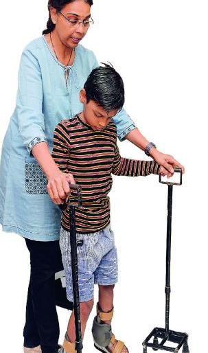 Doctors of the Nagpur, who taught the walking to specials | दिव्यांगांना चालणे शिकविणारी नागपुरातील डॉक्टर