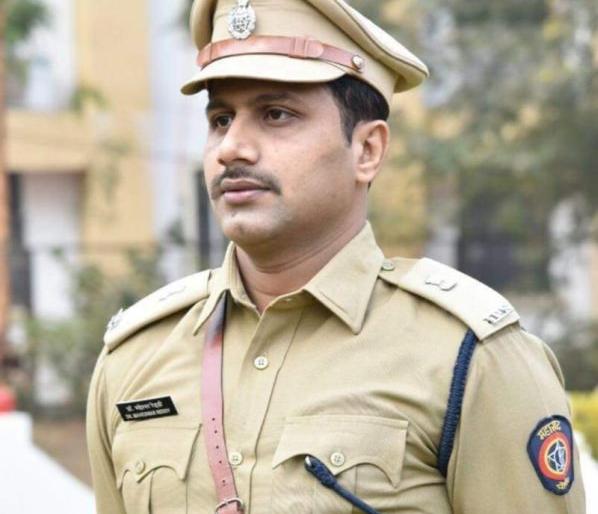 Now the police will use revolver during the blockade in Chandrapur district | आता चंद्रपूर जिल्ह्यात नाकाबंदी दरम्यान पोलीस बाळगणार शस्त्र Now the police will use revolver during the blockade in Chandrapur district | आता चंद्रपूर जिल्ह्यात नाकाबंदी दरम्यान पोलीस बाळगणार शस्त्र