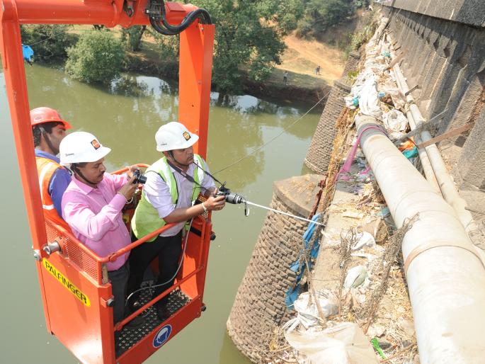 Kolhapur: The commencement of traffic started from 1 to 4 in the afternoon, construction of Shivaji bridge construction structures started Saturday | कोल्हापूर : सुरू झालेली वाहतूक शनिवारी पुन्हा दुपारी १ ते ४ बंद, शिवाजी पुल स्ट्रक्चरल आॅडिट सुरूच Kolhapur: The commencement of traffic started from 1 to 4 in the afternoon, construction of Shivaji bridge construction structures started Saturday | कोल्हापूर : सुरू झालेली वाहतूक शनिवारी पुन्हा दुपारी १ ते ४ बंद, शिवाजी पुल स्ट्रक्चरल आॅडिट सुरूच