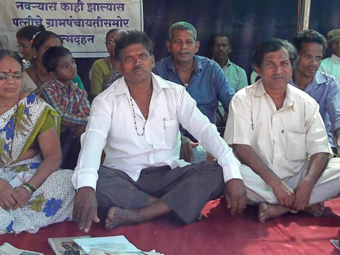 Talevade Ashok Raul's fasting started, | तळवडे ग्रामपंचायतीसमोर अशोक राऊळ यांचे उपोषण सुरू Talevade Ashok Raul's fasting started, | तळवडे ग्रामपंचायतीसमोर अशोक राऊळ यांचे उपोषण सुरू